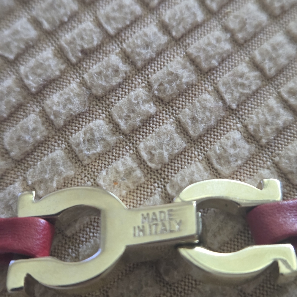 Selvador Ferregamo Red Leather Bracelet with Gold Clasp - Picture 3 of 8